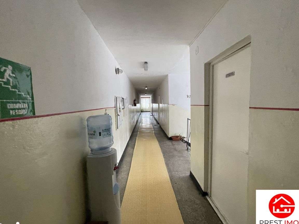 De vanzare spatiu industrial cu hale si platforma betonata cu suprafat