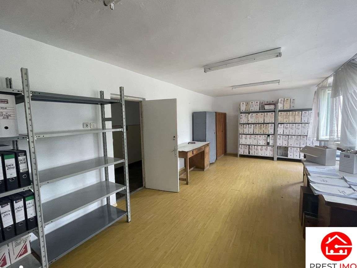 De vanzare spatiu industrial cu hale si platforma betonata cu suprafat