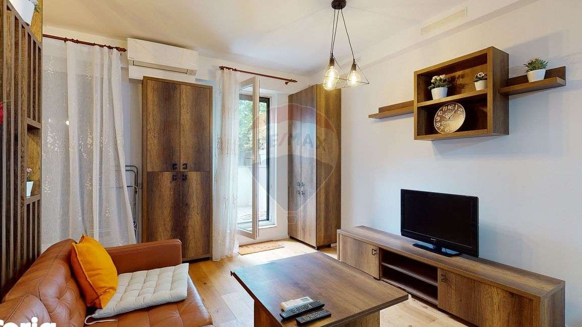 De vanzare studio Aviatiei cu terasa
