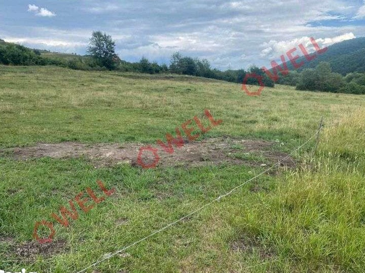 De vânzare un teren intravilan de 2500 mp situat în Câmpu Cetății
