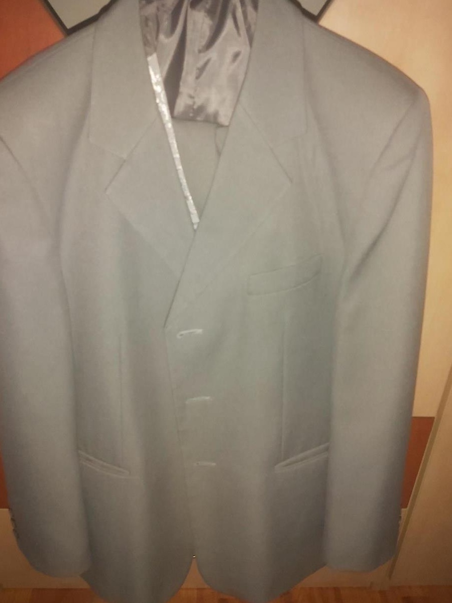 De vinzare costum barbatesc