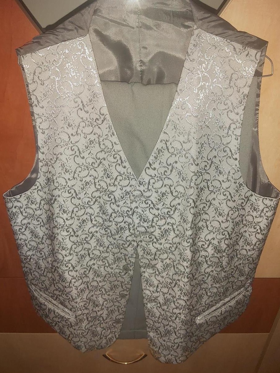 De vinzare costum barbatesc