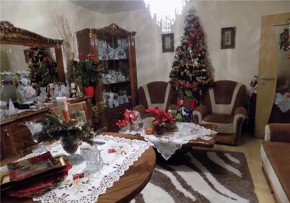 Decomandat, 2 bai, centrala termica proprie.