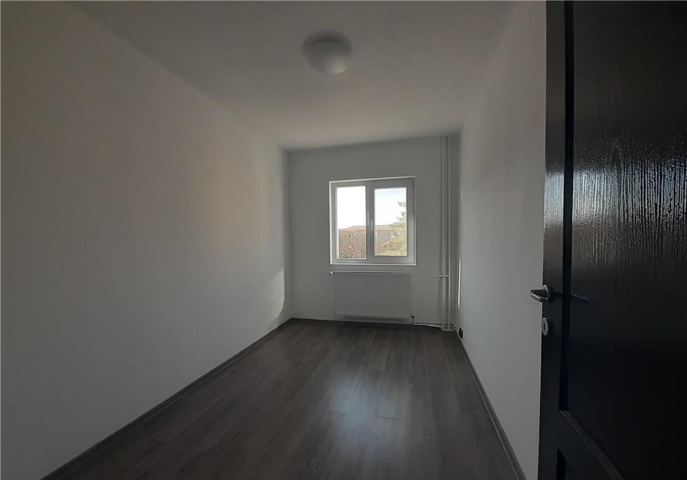 Decomandat, disponibil imediat, complet renovat.