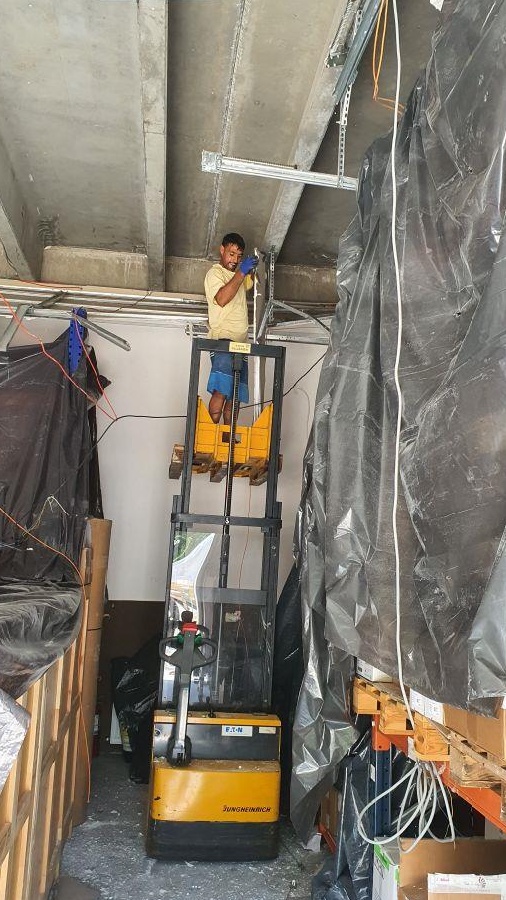 Decopertari apartamente,demolari case,caram moloz