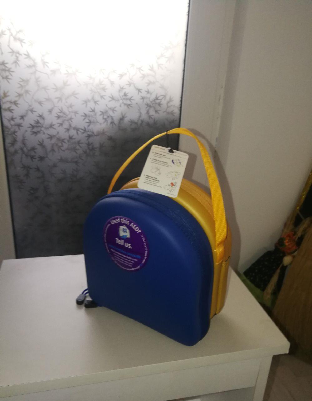 Defibrilator portabil