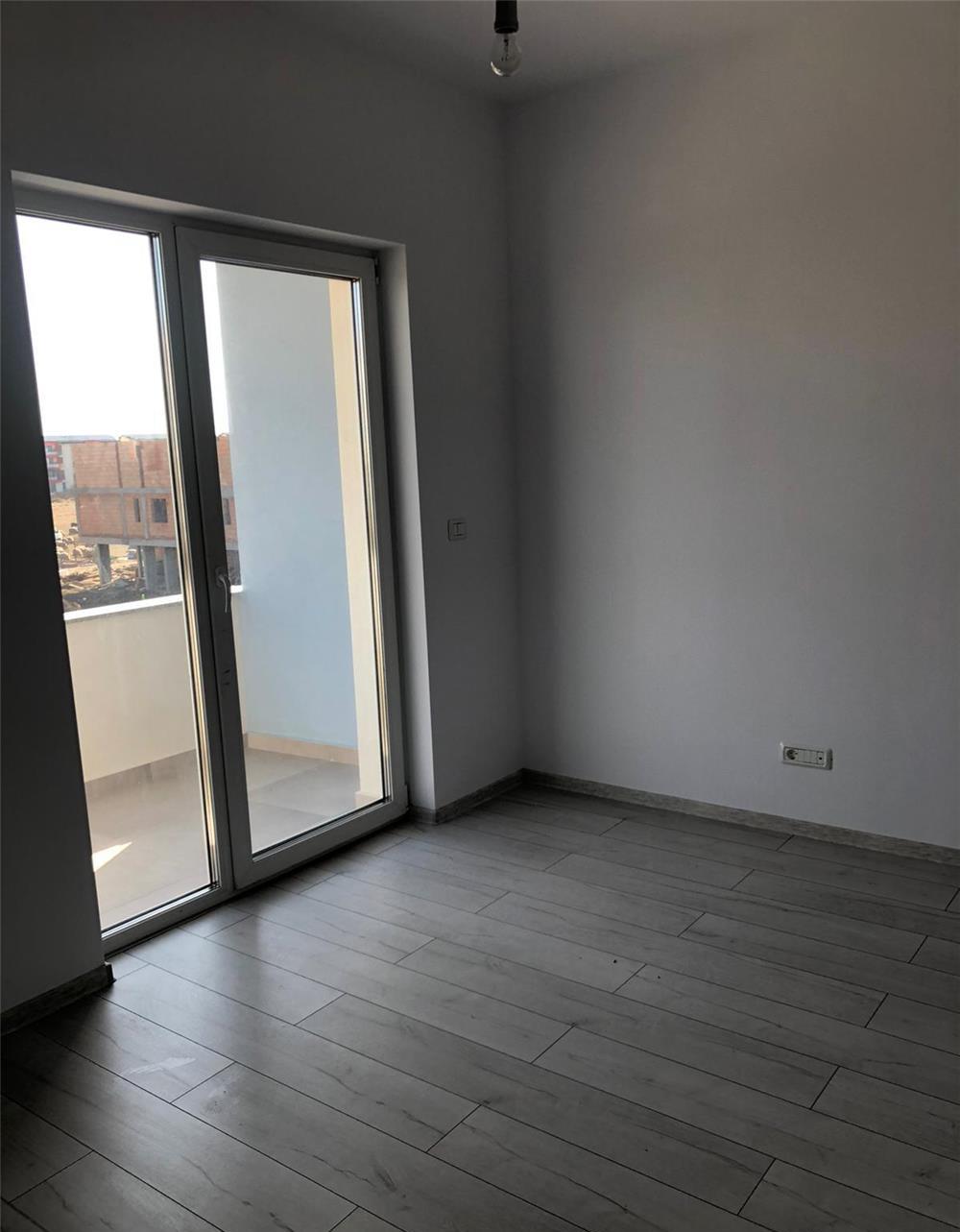 DEOSEBIT 2 cam decomandat 2 balcoane LOC PARCARE ACOPERIT 54 mp Braytim 71000 euro