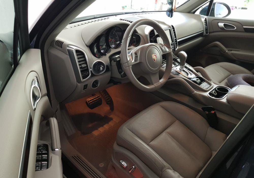 Detailing interior + polish auto