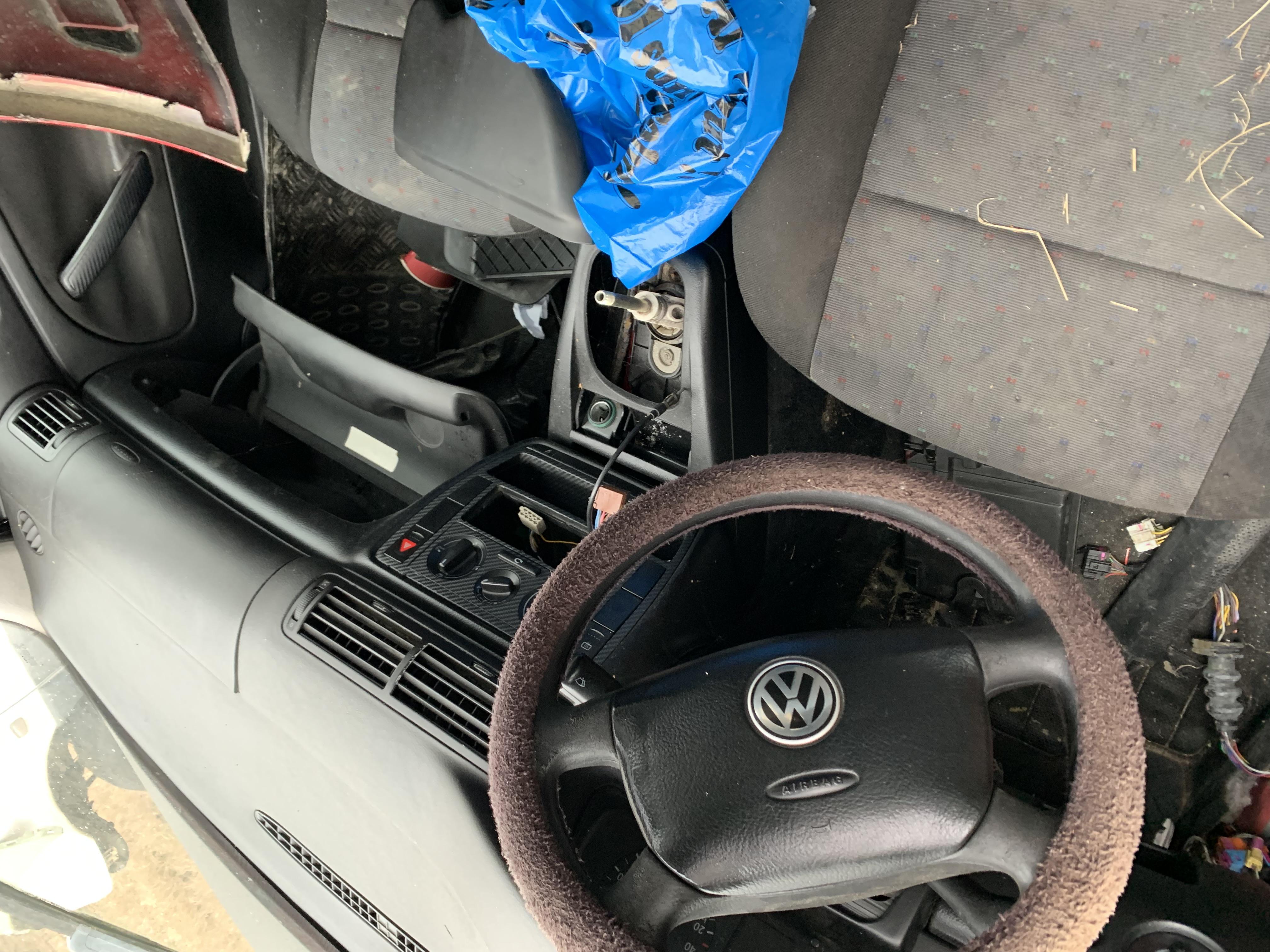Dezmembram  Volskwagen Passat