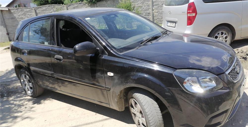 DEZMEMBRARI  KiaRio 1.4 benzina 2010