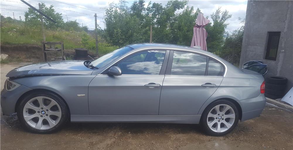 dezmembrez bmw e90