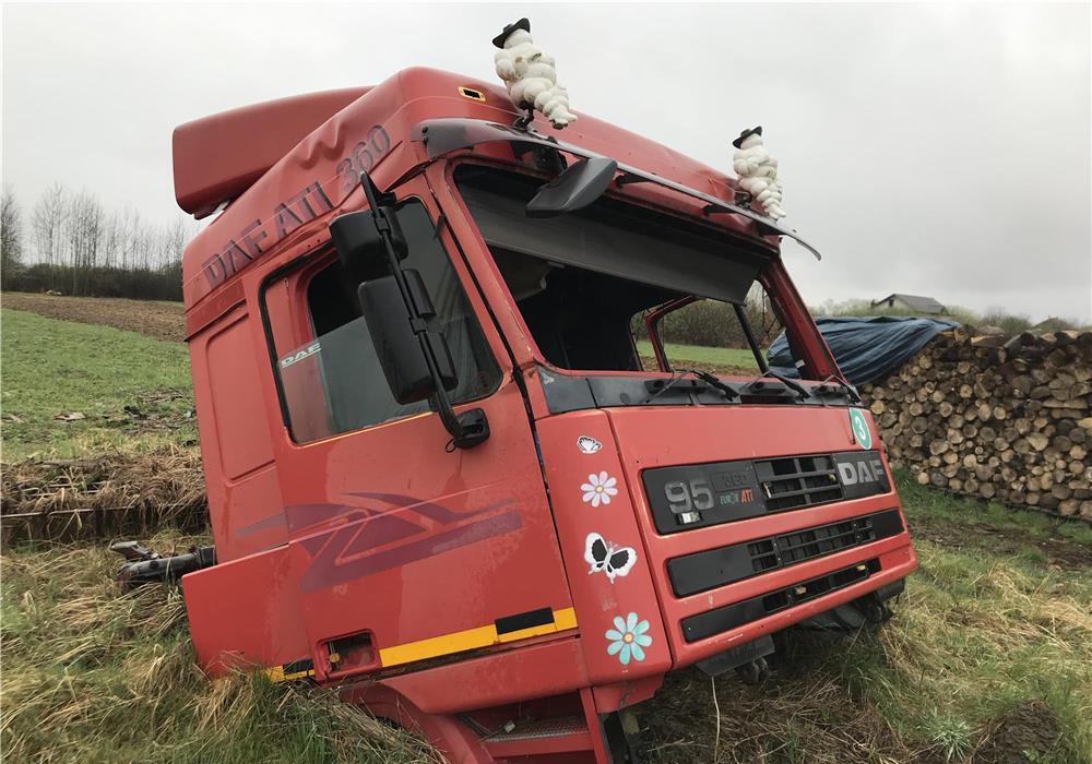 Dezmembrez cabina DAF ATI