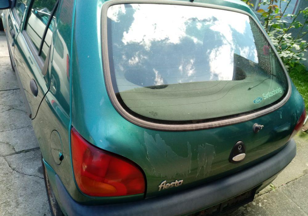 Dezmembrez Ford Fiesta 1.8 Diesel an 2001
