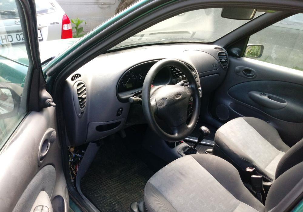 Dezmembrez Ford Fiesta 1.8 Diesel an 2001