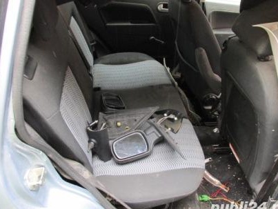 Dezmembrez Ford Fusion