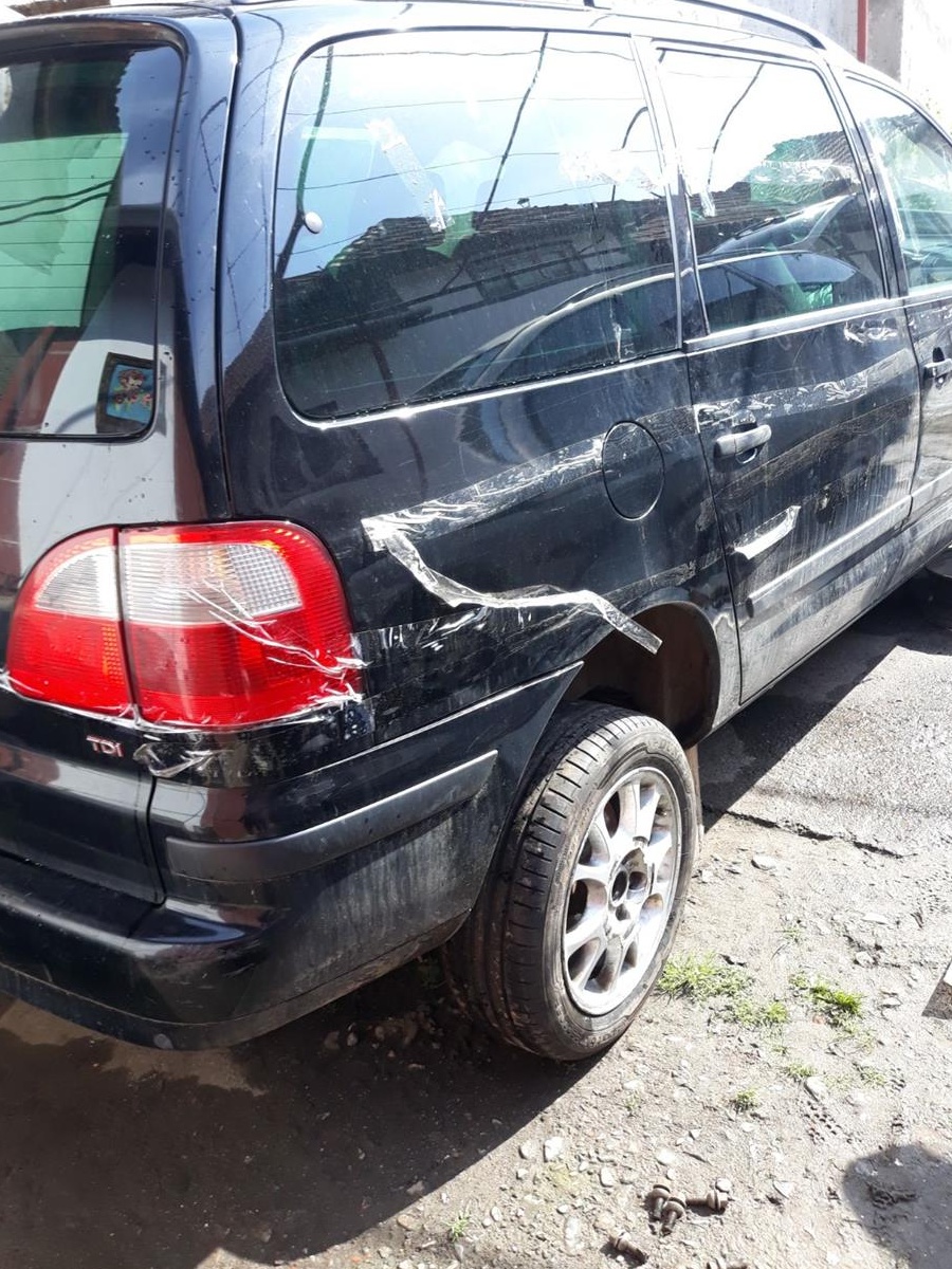 Dezmembrez Ford galaxi din 2005