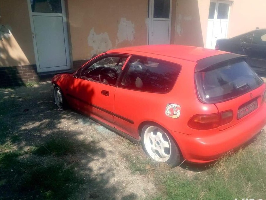 Dezmembrez Honda Civic EG