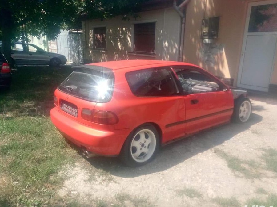 Dezmembrez Honda Civic EG