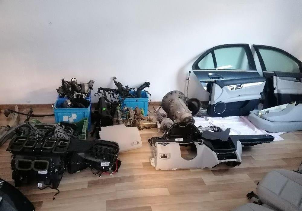 Dezmembrez mercedes c klase