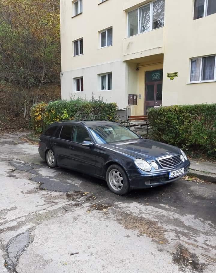 Dezmembrez Mercedes E 220 w211 combi