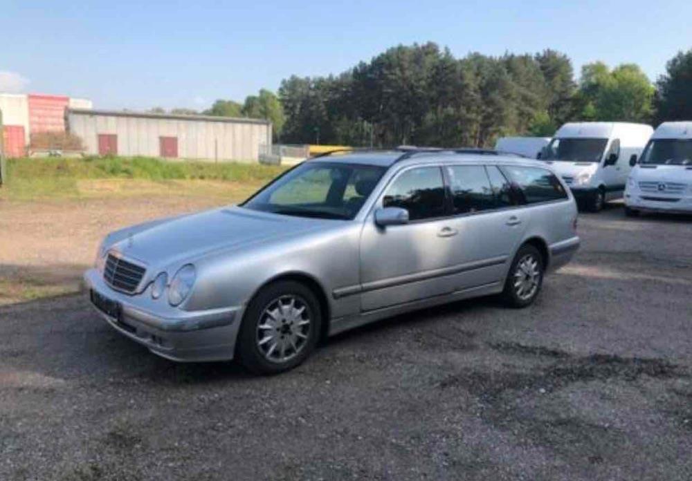 dezmembrez mercedes E220 W210