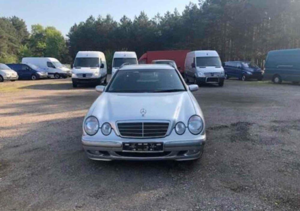 dezmembrez mercedes E220 W210