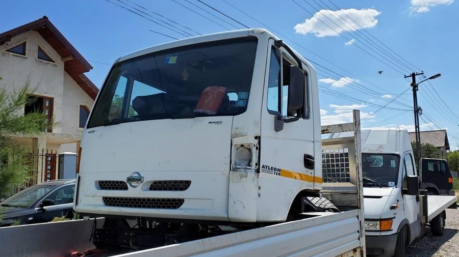 Dezmembrez Nissan Atleon Cabstar si T100 ORICE PIESA
