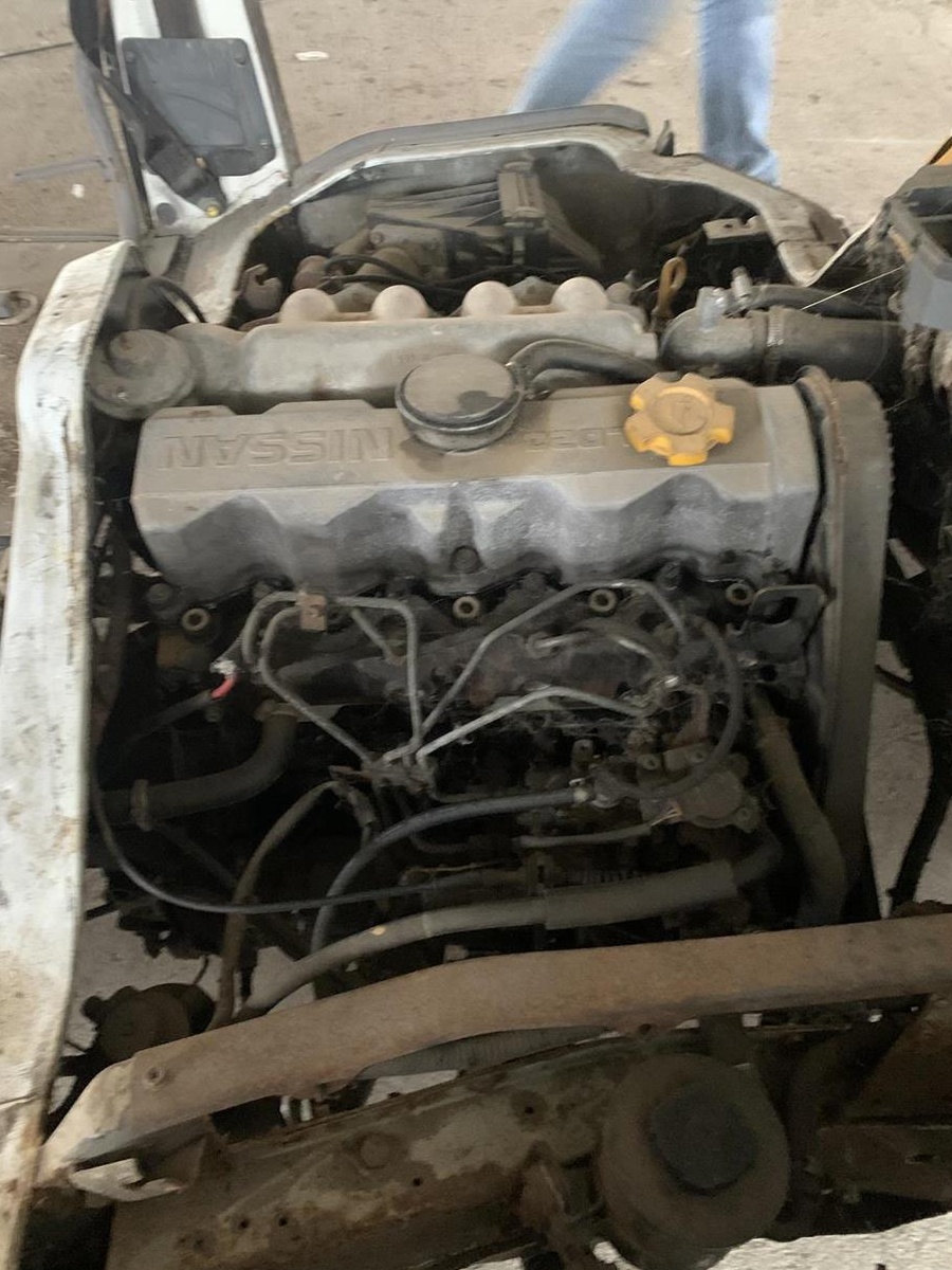 dezmembrez nissan vanette diesel 2,3