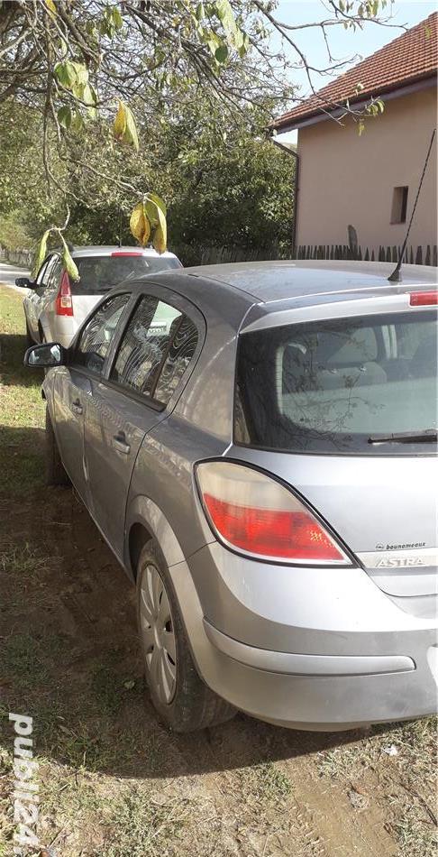 Dezmembrez opel astra H 2005