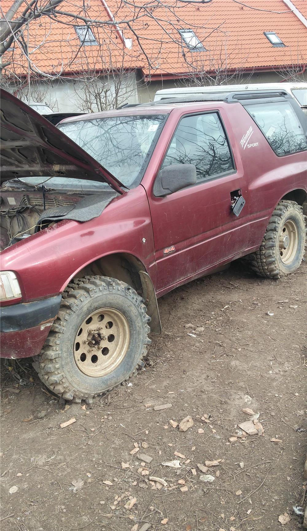 Dezmembrez Opel Frontera Sport