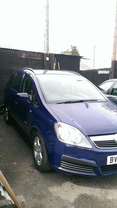 Dezmembrez Opel Zafira B 1.9 CDTI 120 HP