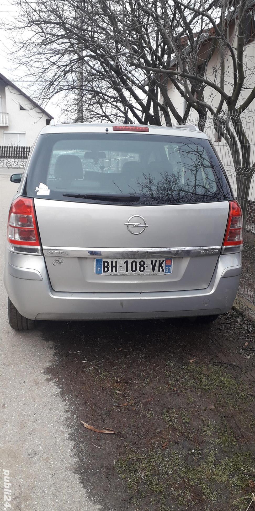 Dezmembrez opel zafira din 2006