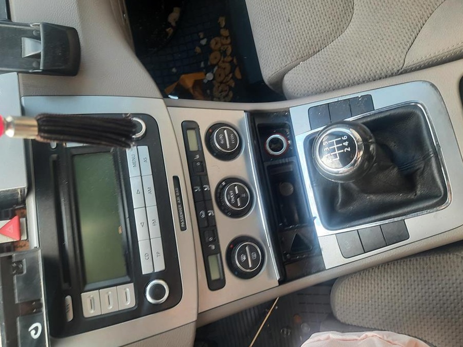 Dezmembrez passat b6