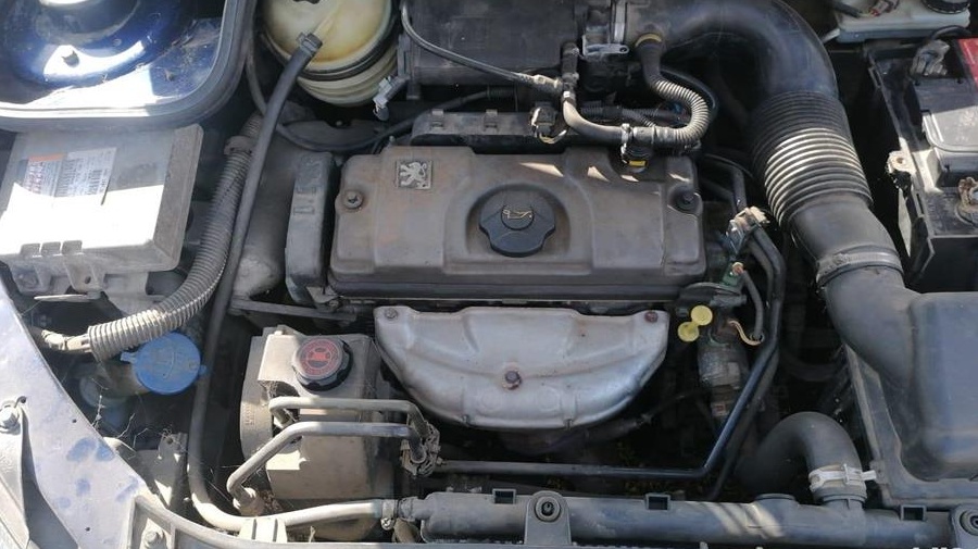 Dezmembrez Peugeot 206