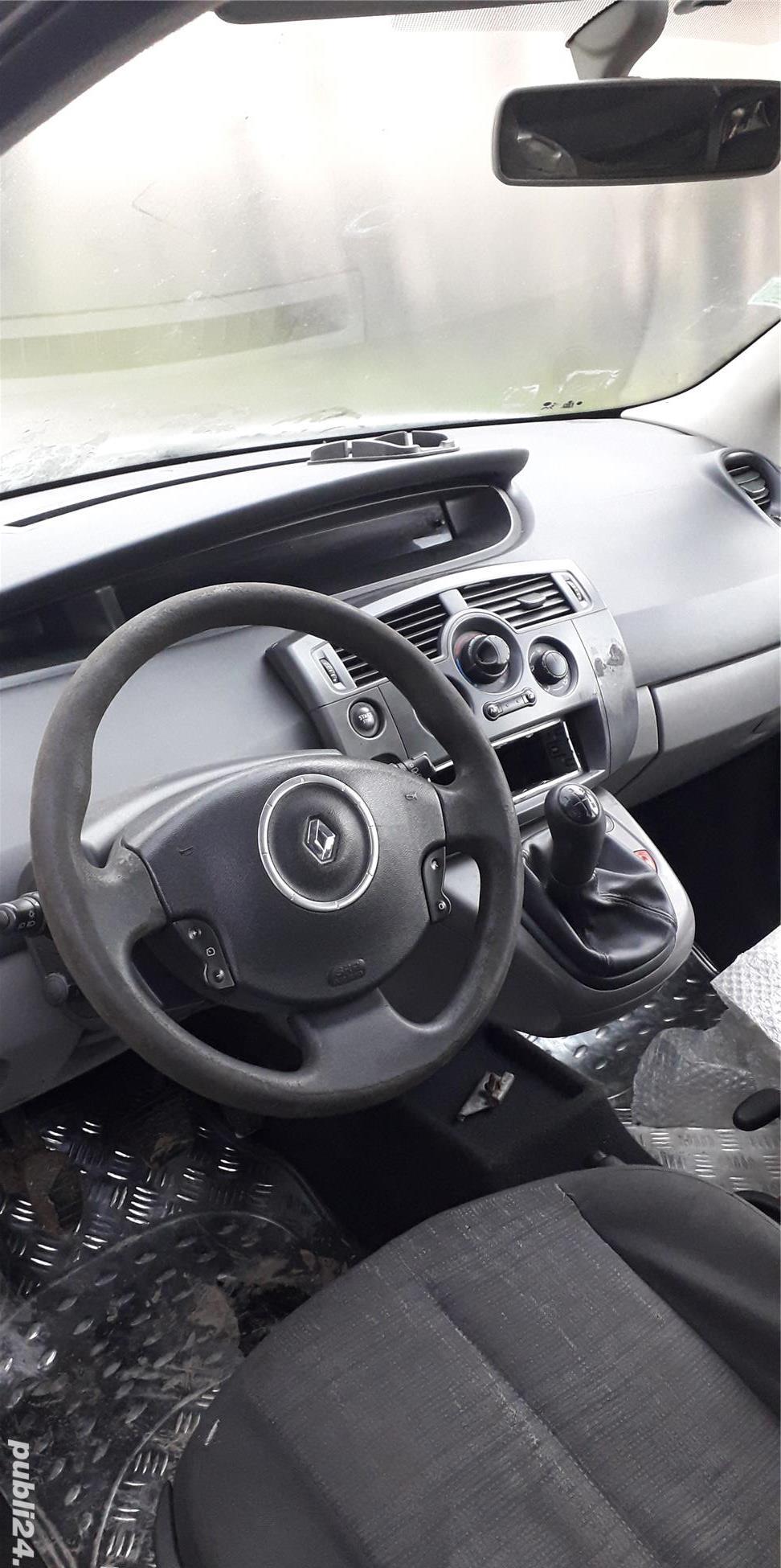 Dezmembrez renault scenic 2007