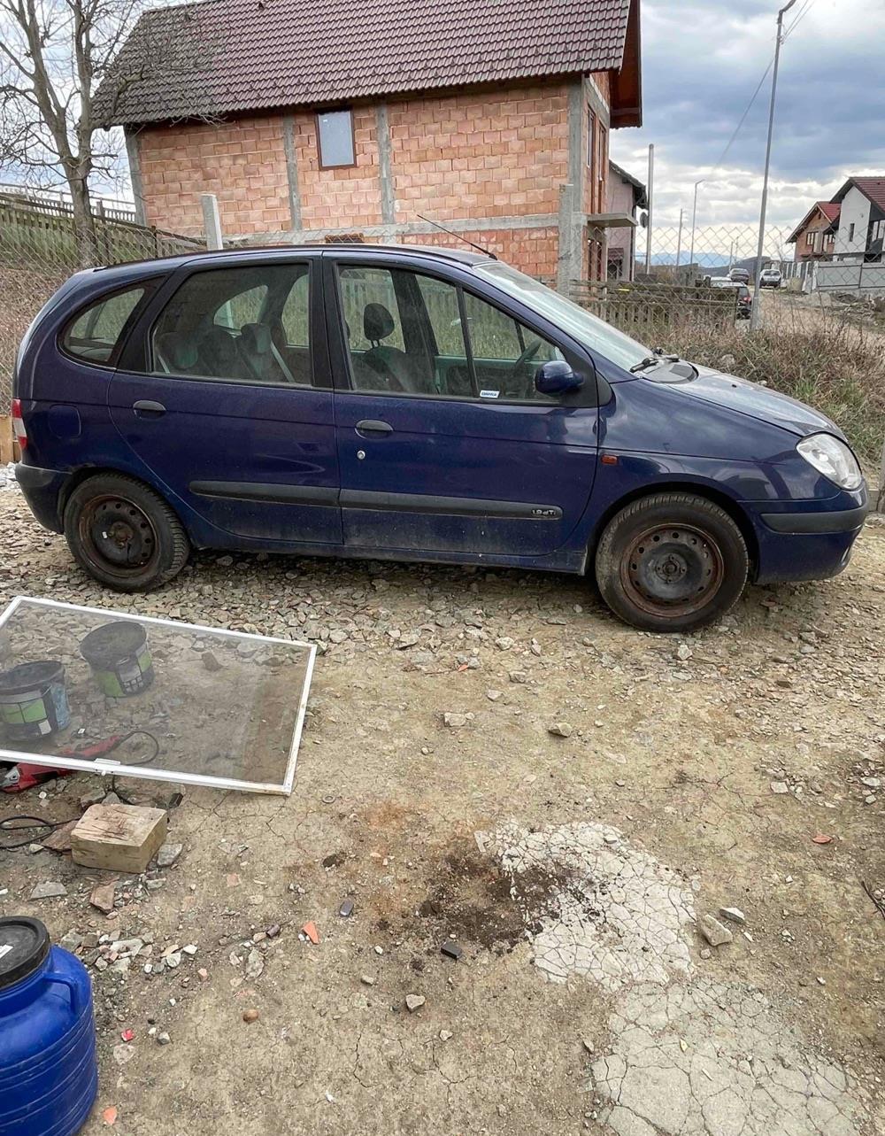 Dezmembrez Renault Scenic anul 2000