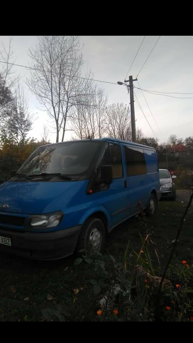 Dezmembrez  sau vînd  ford tranzit din 2006