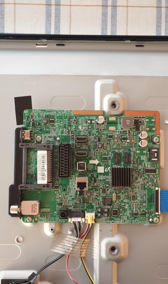 Dezmembrez smart tv Samsung ue32j4500, bn94-30207a