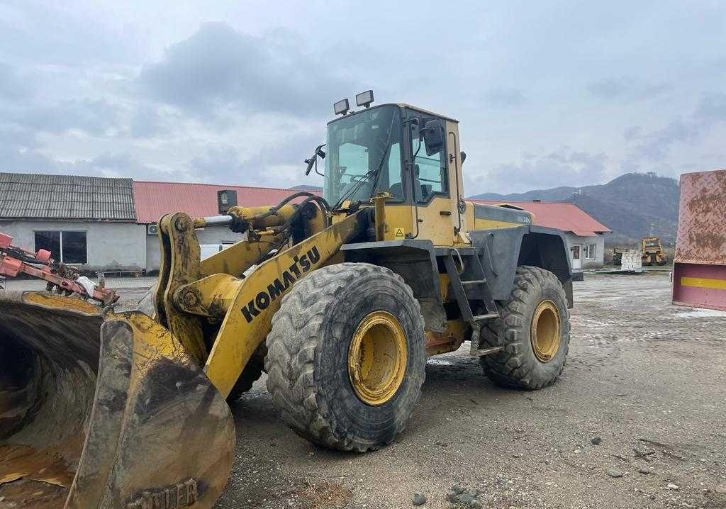 Dezmembrez vola Komatsu WA 380