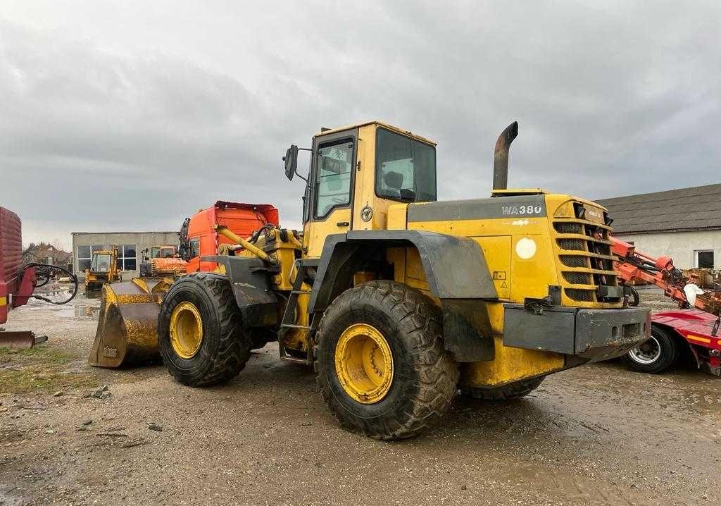 Dezmembrez vola Komatsu WA 380