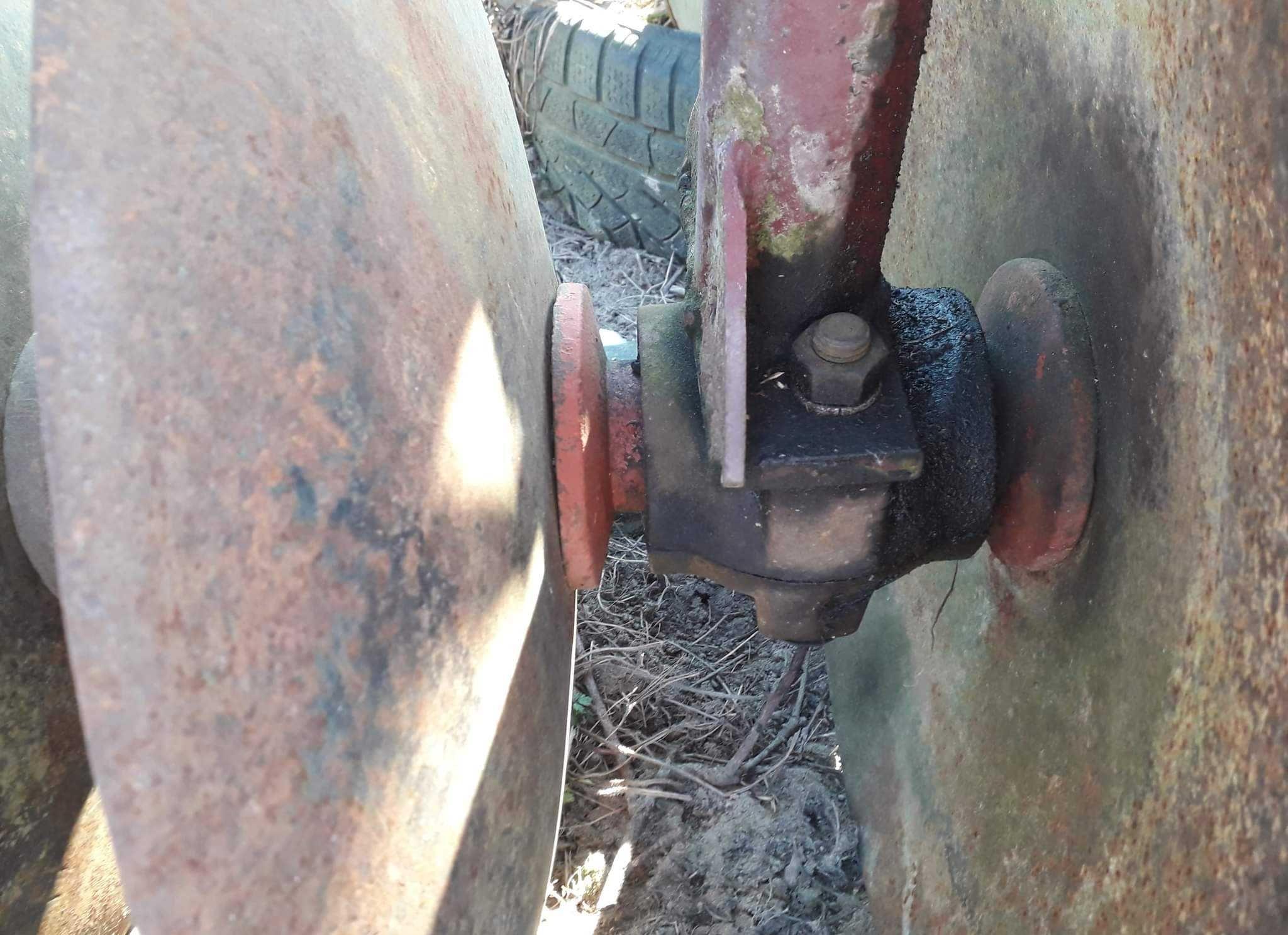 Disc purtat in tiranti la tractor
