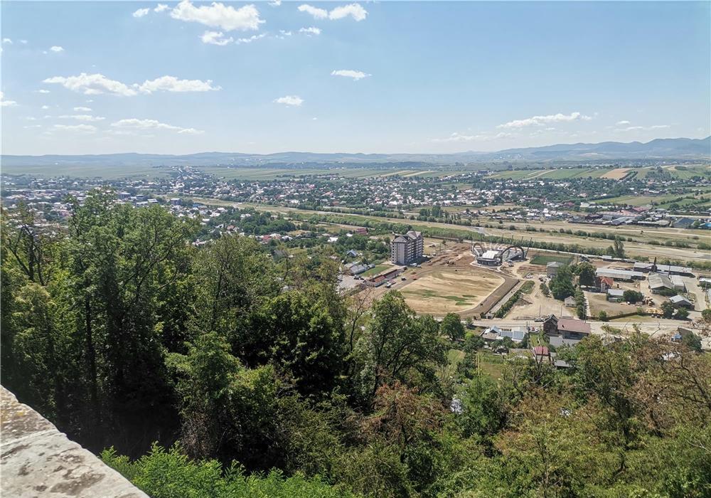 Disponibil pentru Doamne și Domnișoare doar aventuri