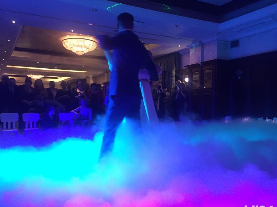 Dj, sonorizare, artisti, schela lumini, fum greu, foto video, scena, lumini arhitecturale, ursitoare