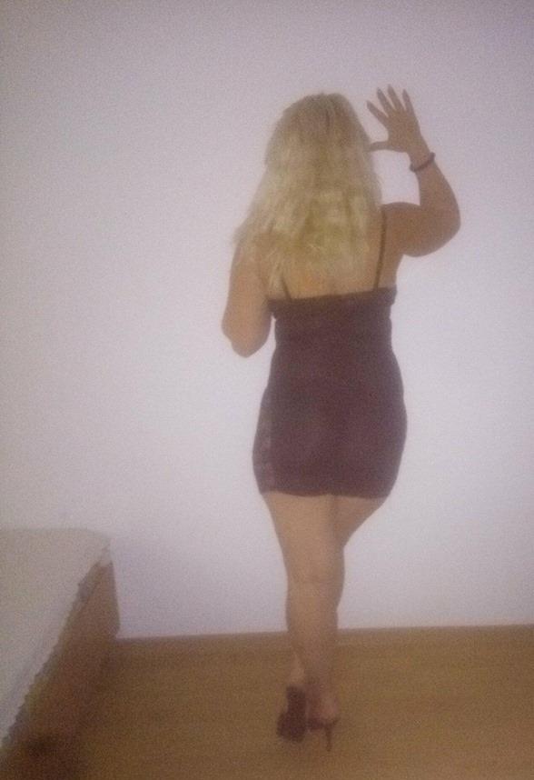 DOAMNA BLONDA  MATURA 43 ANI SERVICII TOTALE