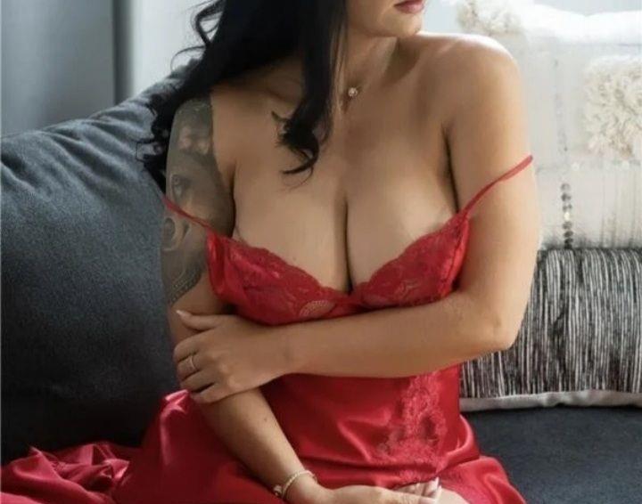 Doamnă matura 33 de ani - Brunetă sani mari - Forme foarte frumoase și un zâmbet care te va seduce