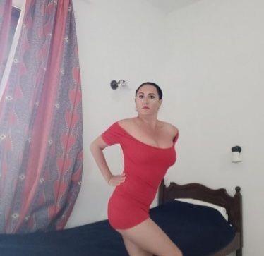 Doamna matura cu forme irezistibile