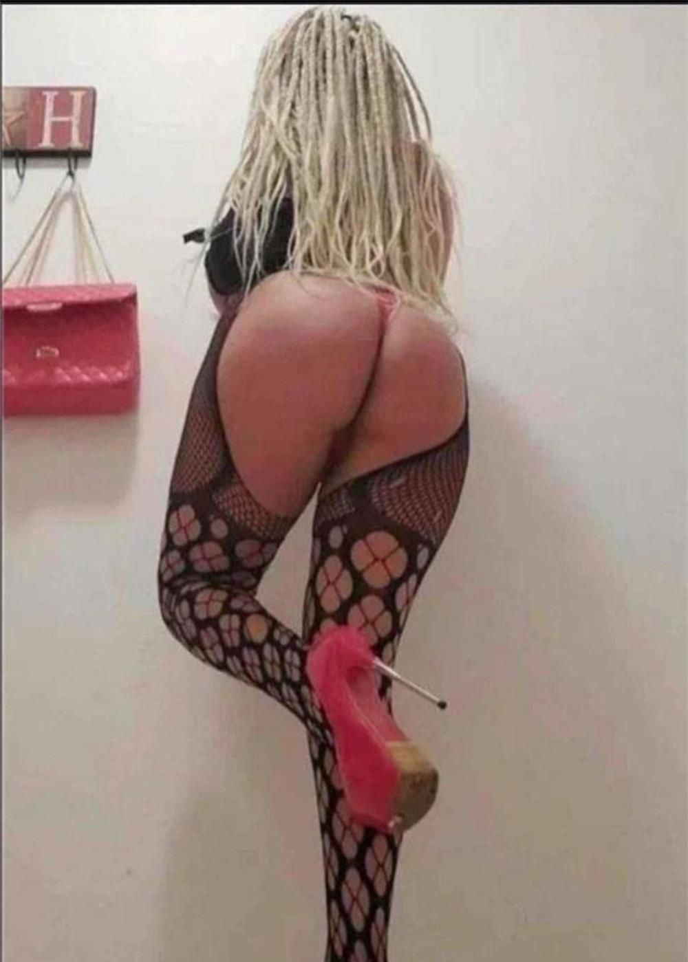 DOAR DEPLASARI, BLONDA CU SANII MARII ,FRUMOASA SI DISCRETA ACCEPT CUPLURII, PARTY