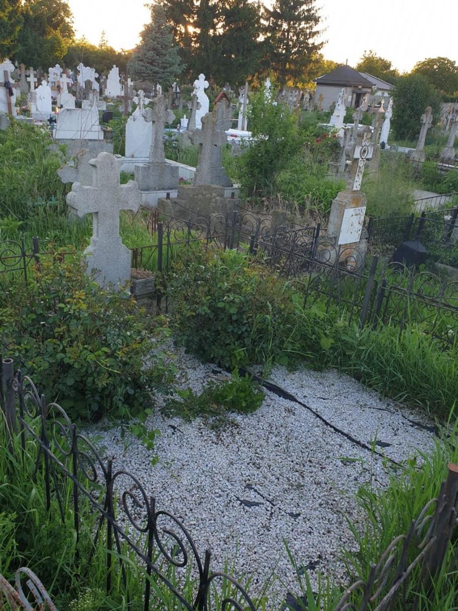 Doua locuri de veci situate in orasul Buftea, in cimitirul parohial Buciumeni