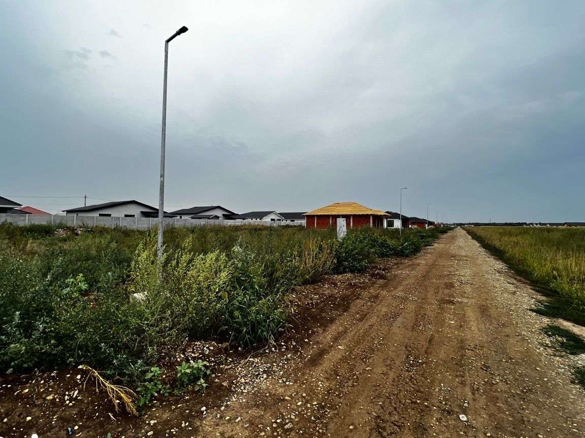 Doua parcele de teren Sintandrei zona Oxford cu toate utilitățile