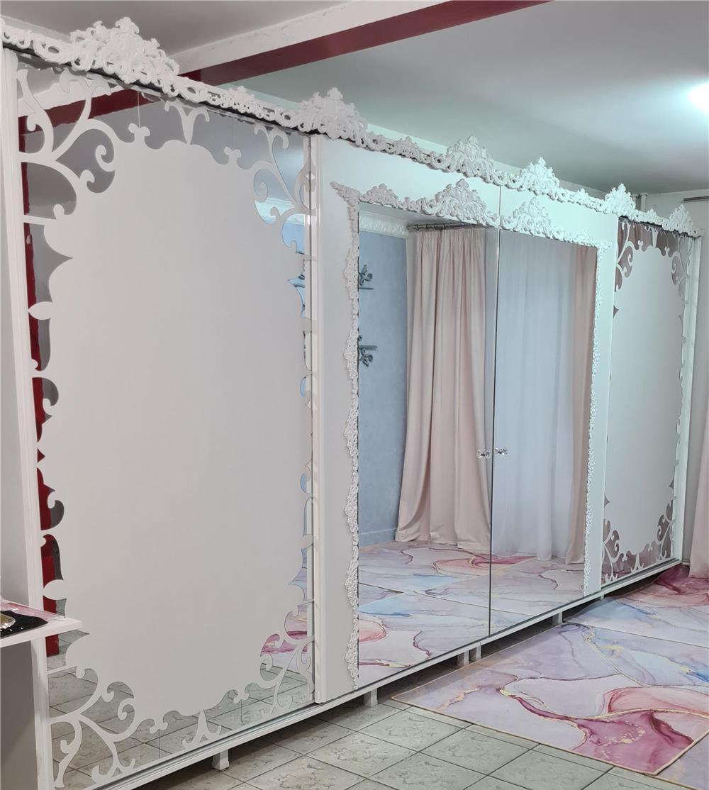 Dressing / dulap/ sifonier 5m lungime, deosebit ,aplicatii sculptate, oglinzi.